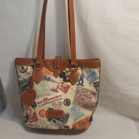DOONEY &BOURKE WALT DISNEY WORLD 40 YEARS ANNIVERSARY TOTE BAG - Picture 2 of 11